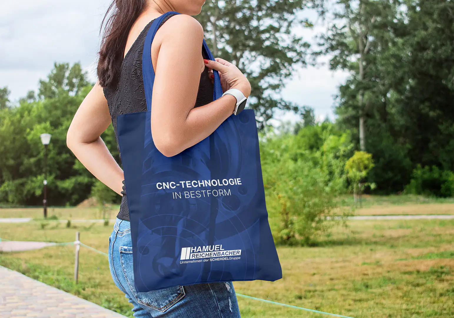 Einarbeitung des Fräskopf-Motivs in das Logo-Element