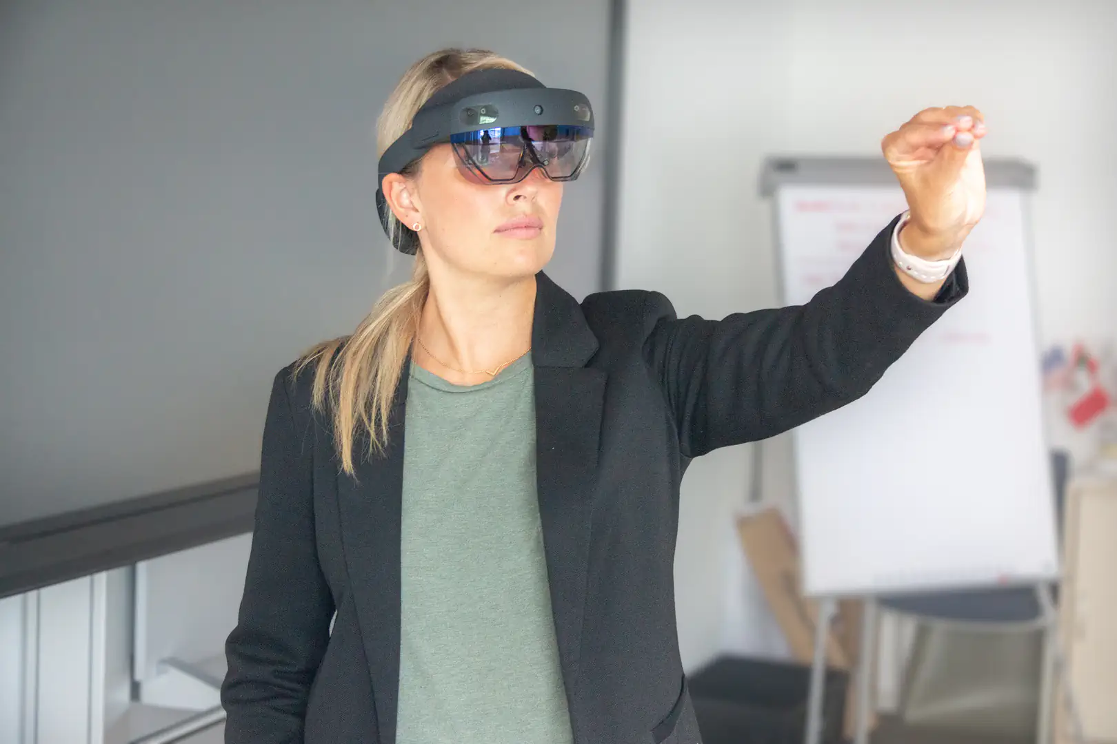 Vorschaubild für einen Intranet (und Social Media) Beitrag mit dem Thema: »Anwendung der Microsoft Hololens im Unternehmen«